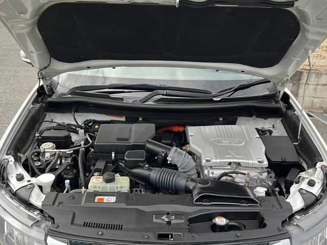 三菱 アウトランダー ＰＨＥＶ G 兵庫県 2019(令1)年 8.3万km シルキーホワイト 保証書・取説・有/社外ALPINE SDメモリーナビ・FM・AM・BT・TV(ワンセグ)/前後方ドライブレコーダー/マルチアラウンドモニター/ETC/追従式クルーズコントロール/パドルシフト/寒冷地仕様/前席シートヒーター/ステアリングヒーター/ステアリングリモコン/FCM(衝突被害軽減ブレーキ)/電動パーキングブレーキ/オートブレーキホールド/誤発進抑制機能/LDM(車線逸脱警報システム)/コーナーセンサー/車両接近通知音/パワーバックドア/運転席パワーシート/プッシュスタート/横滑り防止装置/電格ミラー/純正フロアマット/純正ドアバイザー/スマートキー×１