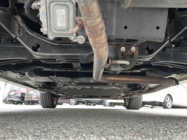 三菱 アウトランダー ＰＨＥＶ G 兵庫県 2019(令1)年 8.3万km シルキーホワイト 保証書・取説・有/社外ALPINE SDメモリーナビ・FM・AM・BT・TV(ワンセグ)/前後方ドライブレコーダー/マルチアラウンドモニター/ETC/追従式クルーズコントロール/パドルシフト/寒冷地仕様/前席シートヒーター/ステアリングヒーター/ステアリングリモコン/FCM(衝突被害軽減ブレーキ)/電動パーキングブレーキ/オートブレーキホールド/誤発進抑制機能/LDM(車線逸脱警報システム)/コーナーセンサー/車両接近通知音/パワーバックドア/運転席パワーシート/プッシュスタート/横滑り防止装置/電格ミラー/純正フロアマット/純正ドアバイザー/スマートキー×１