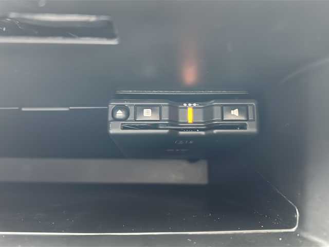 三菱 アウトランダー ＰＨＥＶ G 兵庫県 2019(令1)年 8.3万km シルキーホワイト 保証書・取説・有/社外ALPINE SDメモリーナビ・FM・AM・BT・TV(ワンセグ)/前後方ドライブレコーダー/マルチアラウンドモニター/ETC/追従式クルーズコントロール/パドルシフト/寒冷地仕様/前席シートヒーター/ステアリングヒーター/ステアリングリモコン/FCM(衝突被害軽減ブレーキ)/電動パーキングブレーキ/オートブレーキホールド/誤発進抑制機能/LDM(車線逸脱警報システム)/コーナーセンサー/車両接近通知音/パワーバックドア/運転席パワーシート/プッシュスタート/横滑り防止装置/電格ミラー/純正フロアマット/純正ドアバイザー/スマートキー×１