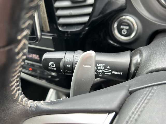 三菱 アウトランダー ＰＨＥＶ G 兵庫県 2019(令1)年 8.3万km シルキーホワイト 保証書・取説・有/社外ALPINE SDメモリーナビ・FM・AM・BT・TV(ワンセグ)/前後方ドライブレコーダー/マルチアラウンドモニター/ETC/追従式クルーズコントロール/パドルシフト/寒冷地仕様/前席シートヒーター/ステアリングヒーター/ステアリングリモコン/FCM(衝突被害軽減ブレーキ)/電動パーキングブレーキ/オートブレーキホールド/誤発進抑制機能/LDM(車線逸脱警報システム)/コーナーセンサー/車両接近通知音/パワーバックドア/運転席パワーシート/プッシュスタート/横滑り防止装置/電格ミラー/純正フロアマット/純正ドアバイザー/スマートキー×１