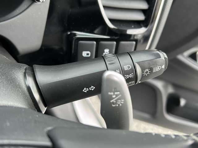 三菱 アウトランダー ＰＨＥＶ G 兵庫県 2019(令1)年 8.3万km シルキーホワイト 保証書・取説・有/社外ALPINE SDメモリーナビ・FM・AM・BT・TV(ワンセグ)/前後方ドライブレコーダー/マルチアラウンドモニター/ETC/追従式クルーズコントロール/パドルシフト/寒冷地仕様/前席シートヒーター/ステアリングヒーター/ステアリングリモコン/FCM(衝突被害軽減ブレーキ)/電動パーキングブレーキ/オートブレーキホールド/誤発進抑制機能/LDM(車線逸脱警報システム)/コーナーセンサー/車両接近通知音/パワーバックドア/運転席パワーシート/プッシュスタート/横滑り防止装置/電格ミラー/純正フロアマット/純正ドアバイザー/スマートキー×１