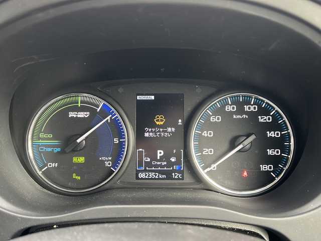 三菱 アウトランダー ＰＨＥＶ G 兵庫県 2019(令1)年 8.3万km シルキーホワイト 保証書・取説・有/社外ALPINE SDメモリーナビ・FM・AM・BT・TV(ワンセグ)/前後方ドライブレコーダー/マルチアラウンドモニター/ETC/追従式クルーズコントロール/パドルシフト/寒冷地仕様/前席シートヒーター/ステアリングヒーター/ステアリングリモコン/FCM(衝突被害軽減ブレーキ)/電動パーキングブレーキ/オートブレーキホールド/誤発進抑制機能/LDM(車線逸脱警報システム)/コーナーセンサー/車両接近通知音/パワーバックドア/運転席パワーシート/プッシュスタート/横滑り防止装置/電格ミラー/純正フロアマット/純正ドアバイザー/スマートキー×１