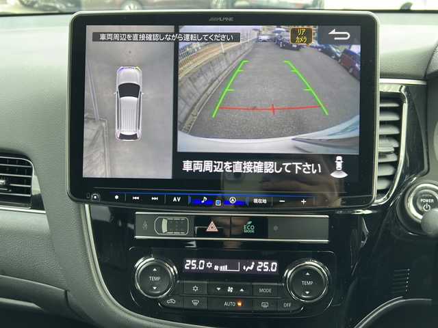 三菱 アウトランダー ＰＨＥＶ G 兵庫県 2019(令1)年 8.3万km シルキーホワイト 保証書・取説・有/社外ALPINE SDメモリーナビ・FM・AM・BT・TV(ワンセグ)/前後方ドライブレコーダー/マルチアラウンドモニター/ETC/追従式クルーズコントロール/パドルシフト/寒冷地仕様/前席シートヒーター/ステアリングヒーター/ステアリングリモコン/FCM(衝突被害軽減ブレーキ)/電動パーキングブレーキ/オートブレーキホールド/誤発進抑制機能/LDM(車線逸脱警報システム)/コーナーセンサー/車両接近通知音/パワーバックドア/運転席パワーシート/プッシュスタート/横滑り防止装置/電格ミラー/純正フロアマット/純正ドアバイザー/スマートキー×１