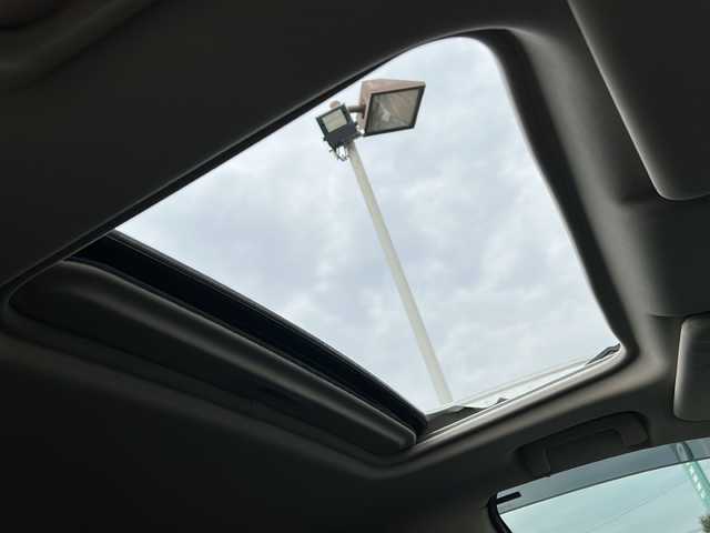 三菱 アウトランダー ＰＨＥＶ G 兵庫県 2019(令1)年 8.3万km シルキーホワイト 保証書・取説・有/社外ALPINE SDメモリーナビ・FM・AM・BT・TV(ワンセグ)/前後方ドライブレコーダー/マルチアラウンドモニター/ETC/追従式クルーズコントロール/パドルシフト/寒冷地仕様/前席シートヒーター/ステアリングヒーター/ステアリングリモコン/FCM(衝突被害軽減ブレーキ)/電動パーキングブレーキ/オートブレーキホールド/誤発進抑制機能/LDM(車線逸脱警報システム)/コーナーセンサー/車両接近通知音/パワーバックドア/運転席パワーシート/プッシュスタート/横滑り防止装置/電格ミラー/純正フロアマット/純正ドアバイザー/スマートキー×１