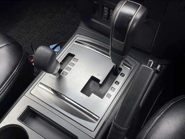 三菱 パジェロ ロング エクシード 新潟県 2009(平21)年 12.6万km クールシルバーメタリック/ディープブルーマイカ 純正ナビ(ワンセグ/CD/DVD)/前席シートヒーター/バックカメラ/クルーズコントロール/オートライト/フォグランプ/革巻きステアリング/ステアリングスイッチ/ETC/前方ドライブレコーダー/社外１７インチアルミホイール/冬タイヤ積載/電動格納ウィンカーミラー/純正フロアマット/ドアバイザー