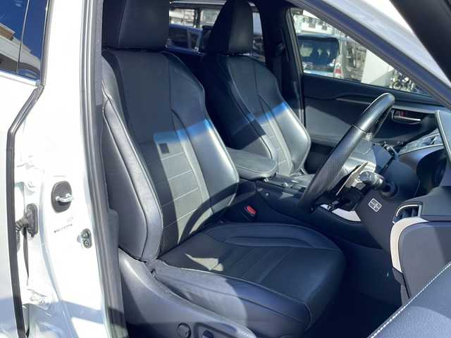 レクサス ＮＸ 300h Fスポーツ 沖縄県 2016(平28)年 9.6万km ホワイトノーヴァガラスフレーク メーカーオプションナビ/フルセグＴＶ/オーディオ（Ｂｌｕｅｔｏｏｔｈ、ＤＶＤ、ＣＤ、ＳＤ）/パワーバックドア/サンルーフ/バック／サイドカメラ/レザーシート/レーダークルーズコントロール/電動メモリーシート/LEDヘッドライト/フォグライト