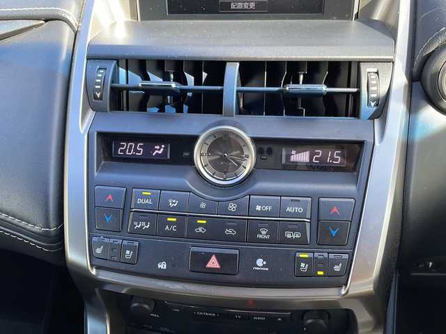 レクサス ＮＸ 300h Fスポーツ 沖縄県 2016(平28)年 9.6万km ホワイトノーヴァガラスフレーク メーカーオプションナビ/フルセグＴＶ/オーディオ（Ｂｌｕｅｔｏｏｔｈ、ＤＶＤ、ＣＤ、ＳＤ）/パワーバックドア/サンルーフ/バック／サイドカメラ/レザーシート/レーダークルーズコントロール/電動メモリーシート/LEDヘッドライト/フォグライト