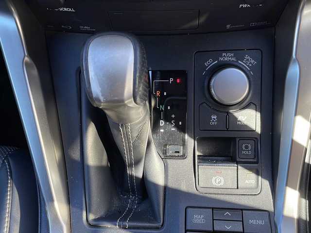 レクサス ＮＸ 300h Fスポーツ 沖縄県 2016(平28)年 9.6万km ホワイトノーヴァガラスフレーク メーカーオプションナビ/フルセグＴＶ/オーディオ（Ｂｌｕｅｔｏｏｔｈ、ＤＶＤ、ＣＤ、ＳＤ）/パワーバックドア/サンルーフ/バック／サイドカメラ/レザーシート/レーダークルーズコントロール/電動メモリーシート/LEDヘッドライト/フォグライト