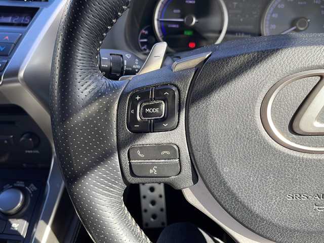 レクサス ＮＸ 300h Fスポーツ 沖縄県 2016(平28)年 9.6万km ホワイトノーヴァガラスフレーク メーカーオプションナビ/フルセグＴＶ/オーディオ（Ｂｌｕｅｔｏｏｔｈ、ＤＶＤ、ＣＤ、ＳＤ）/パワーバックドア/サンルーフ/バック／サイドカメラ/レザーシート/レーダークルーズコントロール/電動メモリーシート/LEDヘッドライト/フォグライト