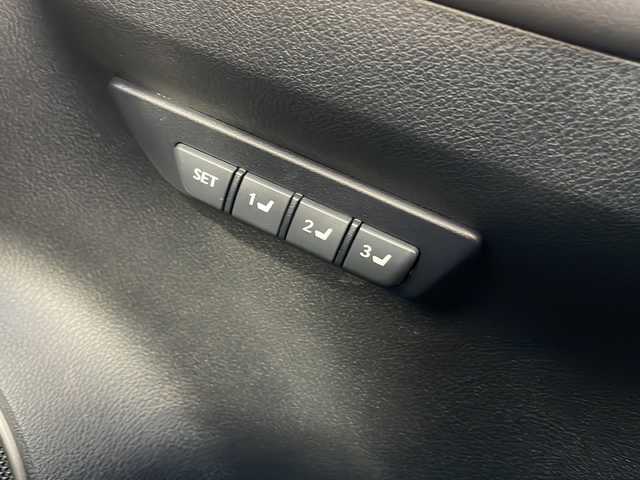 レクサス ＮＸ 300h Fスポーツ 沖縄県 2016(平28)年 9.6万km ホワイトノーヴァガラスフレーク メーカーオプションナビ/フルセグＴＶ/オーディオ（Ｂｌｕｅｔｏｏｔｈ、ＤＶＤ、ＣＤ、ＳＤ）/パワーバックドア/サンルーフ/バック／サイドカメラ/レザーシート/レーダークルーズコントロール/電動メモリーシート/LEDヘッドライト/フォグライト