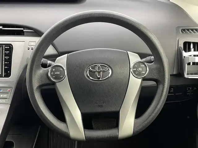 トヨタ プリウス S 新潟県 2014(平26)年 7.2万km ホワイトパールクリスタルシャイン 純正メモリナビ【NSCP-W64】/バックモニター/ビルトインETC/横滑り防止装置/オートライト/禁煙車