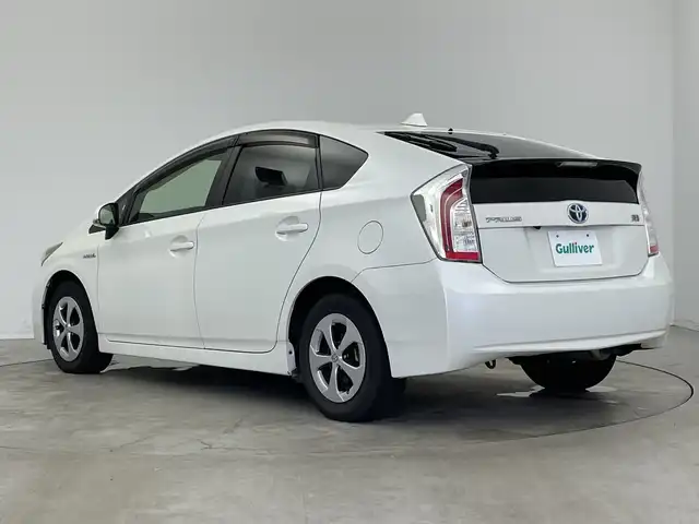 トヨタ プリウス S 新潟県 2014(平26)年 7.2万km ホワイトパールクリスタルシャイン 純正メモリナビ【NSCP-W64】/バックモニター/ビルトインETC/横滑り防止装置/オートライト/禁煙車