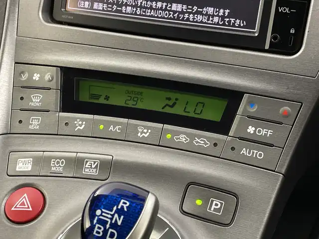トヨタ プリウス S 新潟県 2014(平26)年 7.2万km ホワイトパールクリスタルシャイン 純正メモリナビ【NSCP-W64】/バックモニター/ビルトインETC/横滑り防止装置/オートライト/禁煙車