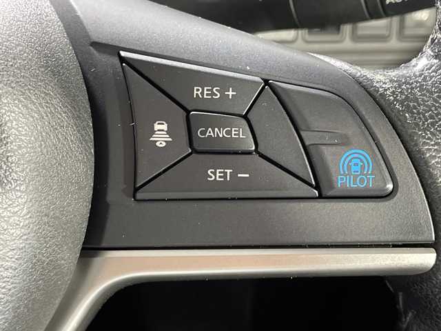 日産 セレナ ハイウェイスター プロパイロットED 神奈川県 2017(平29)年 7万km ダイヤモンドブラック 純正9型SDナビゲーション【MM516D-L】/純正フリップダウンモニター/フルセグ　Bluetooth　CD DVDブルーレイ対応 SD　AUX/両側電動スライドドア/プロパイロット/レーダークルーズコントロール/エマージェンシーブレーキ/LDW車線逸脱警報/踏み間違い防止アシスト/進入禁止標識検知/フロントバックソナー/車線逸脱防止支援システム/アイドリングストップ/革巻きステアリング/ステアリングスイッチ/2列目パーソナルテーブル/電動パーキングブレーキ/オートブレーキホールド/社外ETC/ECOモード/プッシュスタート/インテリジェントキー/純正16インチアルミホイール/オートライト/フロントフォグ/純正サイド/リアスポイラー