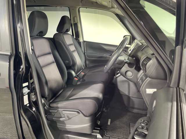 日産 セレナ ハイウェイスター プロパイロットED 神奈川県 2017(平29)年 7万km ダイヤモンドブラック 純正9型SDナビゲーション【MM516D-L】/純正フリップダウンモニター/フルセグ　Bluetooth　CD DVDブルーレイ対応 SD　AUX/両側電動スライドドア/プロパイロット/レーダークルーズコントロール/エマージェンシーブレーキ/LDW車線逸脱警報/踏み間違い防止アシスト/進入禁止標識検知/フロントバックソナー/車線逸脱防止支援システム/アイドリングストップ/革巻きステアリング/ステアリングスイッチ/2列目パーソナルテーブル/電動パーキングブレーキ/オートブレーキホールド/社外ETC/ECOモード/プッシュスタート/インテリジェントキー/純正16インチアルミホイール/オートライト/フロントフォグ/純正サイド/リアスポイラー