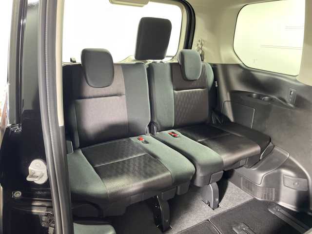 日産 セレナ ハイウェイスター プロパイロットED 神奈川県 2017(平29)年 7万km ダイヤモンドブラック 純正9型SDナビゲーション【MM516D-L】/純正フリップダウンモニター/フルセグ　Bluetooth　CD DVDブルーレイ対応 SD　AUX/両側電動スライドドア/プロパイロット/レーダークルーズコントロール/エマージェンシーブレーキ/LDW車線逸脱警報/踏み間違い防止アシスト/進入禁止標識検知/フロントバックソナー/車線逸脱防止支援システム/アイドリングストップ/革巻きステアリング/ステアリングスイッチ/2列目パーソナルテーブル/電動パーキングブレーキ/オートブレーキホールド/社外ETC/ECOモード/プッシュスタート/インテリジェントキー/純正16インチアルミホイール/オートライト/フロントフォグ/純正サイド/リアスポイラー