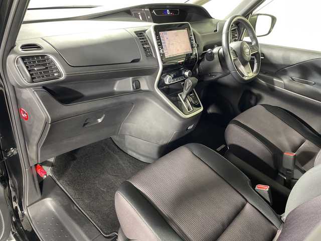 日産 セレナ ハイウェイスター プロパイロットED 神奈川県 2017(平29)年 7万km ダイヤモンドブラック 純正9型SDナビゲーション【MM516D-L】/純正フリップダウンモニター/フルセグ　Bluetooth　CD DVDブルーレイ対応 SD　AUX/両側電動スライドドア/プロパイロット/レーダークルーズコントロール/エマージェンシーブレーキ/LDW車線逸脱警報/踏み間違い防止アシスト/進入禁止標識検知/フロントバックソナー/車線逸脱防止支援システム/アイドリングストップ/革巻きステアリング/ステアリングスイッチ/2列目パーソナルテーブル/電動パーキングブレーキ/オートブレーキホールド/社外ETC/ECOモード/プッシュスタート/インテリジェントキー/純正16インチアルミホイール/オートライト/フロントフォグ/純正サイド/リアスポイラー