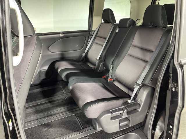 日産 セレナ ハイウェイスター プロパイロットED 神奈川県 2017(平29)年 7万km ダイヤモンドブラック 純正9型SDナビゲーション【MM516D-L】/純正フリップダウンモニター/フルセグ　Bluetooth　CD DVDブルーレイ対応 SD　AUX/両側電動スライドドア/プロパイロット/レーダークルーズコントロール/エマージェンシーブレーキ/LDW車線逸脱警報/踏み間違い防止アシスト/進入禁止標識検知/フロントバックソナー/車線逸脱防止支援システム/アイドリングストップ/革巻きステアリング/ステアリングスイッチ/2列目パーソナルテーブル/電動パーキングブレーキ/オートブレーキホールド/社外ETC/ECOモード/プッシュスタート/インテリジェントキー/純正16インチアルミホイール/オートライト/フロントフォグ/純正サイド/リアスポイラー