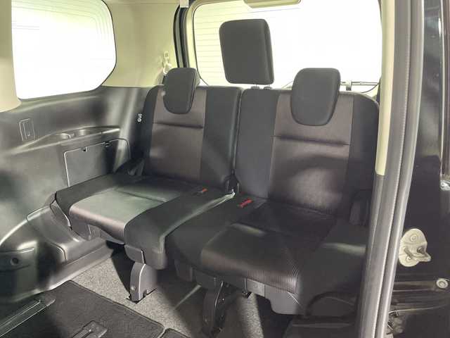 日産 セレナ ハイウェイスター プロパイロットED 神奈川県 2017(平29)年 7万km ダイヤモンドブラック 純正9型SDナビゲーション【MM516D-L】/純正フリップダウンモニター/フルセグ　Bluetooth　CD DVDブルーレイ対応 SD　AUX/両側電動スライドドア/プロパイロット/レーダークルーズコントロール/エマージェンシーブレーキ/LDW車線逸脱警報/踏み間違い防止アシスト/進入禁止標識検知/フロントバックソナー/車線逸脱防止支援システム/アイドリングストップ/革巻きステアリング/ステアリングスイッチ/2列目パーソナルテーブル/電動パーキングブレーキ/オートブレーキホールド/社外ETC/ECOモード/プッシュスタート/インテリジェントキー/純正16インチアルミホイール/オートライト/フロントフォグ/純正サイド/リアスポイラー