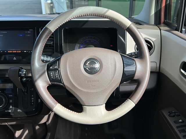 日産 モコ ドルチェX 岐阜県 2015(平27)年 5.2万km モコピーチ 登録時走行距離51919km/純正ＳＤナビ/フルセグＴＶ/ドルチェ専用シート/純正フロアマット/純正アルミホイール/ベンチシート/フルフラットシート/オートエアコン/プッシュスタート/スマートキー/ドアバイザー/ＵＳＢ/ABS/横滑り防止装置/レーンキープアシスト/盗難防止装置/オートライト/LEDヘッドライト/エアバッグ