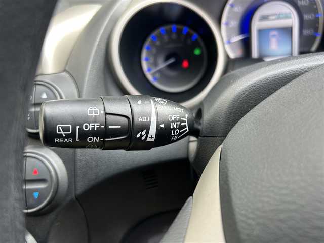 ホンダ フィット ハイブリット ナビ プレミアムセレクション 大阪府 2010(平22)年 7.2万km クリスタルブラックパール 純正ＨＤＤナビ/（ＣＤ／ＤＶＤ）/バックカメラ/純正フロアマット/純正１５インチアルミキャップ/ＥＴＣ/保証書/取扱説明書/記録簿/スペアキー