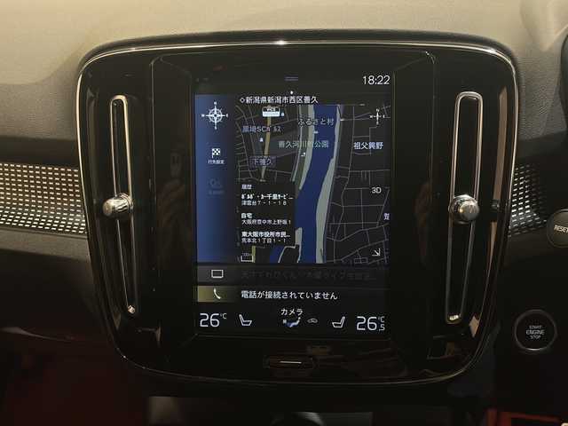 ボルボ ボルボ ＸＣ４０ B4 AWD Rデザイン 新潟県 2020(令2)年 4.4万km クリスタルホワイトP/ブラック パノラマサンルーフ/ハーマンカードンサウンドシステム/純正HDDナビ/・フルセグ/ラジオ/BT/全方位カメラ/ハンズフリー・オープニング/クロージング機構/オートクルーズコントロール/Rデザイン専用ハーフレザーシート/Rデザイン専用ルーフレール/前後クリアランスソナー/パワーシート（D/N）/・D席メモリー付/シートヒーター/ハンドルヒーター/パイロットアシスト/レーン・キーピング・エイド/レーン・チェンジ・マージ・エイド/ブラインドスポットモニター/アクティブ・ベンディング・ライト/レーンキープアシスト/ワイヤレス充電/純正19インチアルミホイール/純正フロアマット