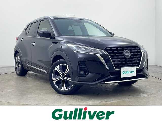 日産 キックス X FOUR 秋田県 2025(令7)年 1万km ピュアブラック 4WD/プロパイロット　/エマージェンシーブレーキ　/純正SDナビ　/　　CD/DVD/BT/フルセグTV/アラウンドビューモニター　/レーダークルーズコントロール　/LEDオートライト　/ハーフレザーシート/前席シートヒーター　/純正17インチアルミホイール　/ステアリングヒーター/オートハイビーム/スマートキー　/ビルトインETC