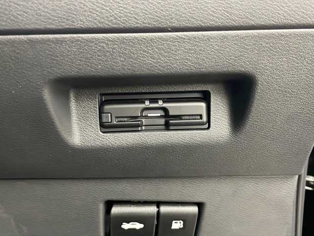 日産 キックス X FOUR 秋田県 2025(令7)年 1万km ピュアブラック 4WD/プロパイロット　/エマージェンシーブレーキ　/純正SDナビ　/　　CD/DVD/BT/フルセグTV/アラウンドビューモニター　/レーダークルーズコントロール　/LEDオートライト　/ハーフレザーシート/前席シートヒーター　/純正17インチアルミホイール　/ステアリングヒーター/オートハイビーム/スマートキー　/ビルトインETC