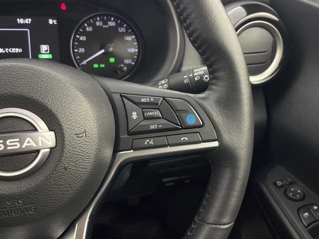 日産 キックス X FOUR 秋田県 2025(令7)年 1万km ピュアブラック 4WD/プロパイロット　/エマージェンシーブレーキ　/純正SDナビ　/　　CD/DVD/BT/フルセグTV/アラウンドビューモニター　/レーダークルーズコントロール　/LEDオートライト　/ハーフレザーシート/前席シートヒーター　/純正17インチアルミホイール　/ステアリングヒーター/オートハイビーム/スマートキー　/ビルトインETC