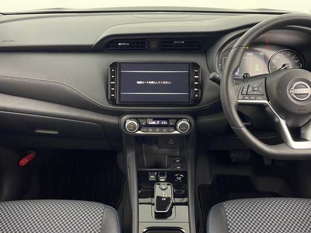 日産 キックス X FOUR 秋田県 2025(令7)年 1万km ピュアブラック 4WD/プロパイロット　/エマージェンシーブレーキ　/純正SDナビ　/　　CD/DVD/BT/フルセグTV/アラウンドビューモニター　/レーダークルーズコントロール　/LEDオートライト　/ハーフレザーシート/前席シートヒーター　/純正17インチアルミホイール　/ステアリングヒーター/オートハイビーム/スマートキー　/ビルトインETC