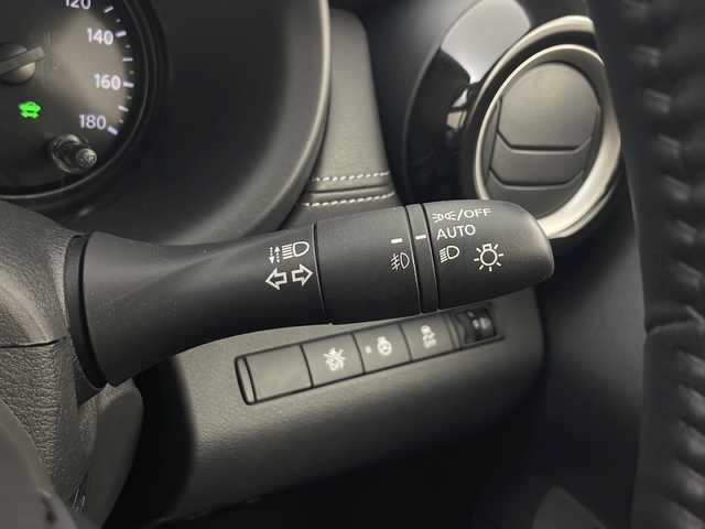 日産 キックス X FOUR 秋田県 2025(令7)年 1万km ピュアブラック 4WD/プロパイロット　/エマージェンシーブレーキ　/純正SDナビ　/　　CD/DVD/BT/フルセグTV/アラウンドビューモニター　/レーダークルーズコントロール　/LEDオートライト　/ハーフレザーシート/前席シートヒーター　/純正17インチアルミホイール　/ステアリングヒーター/オートハイビーム/スマートキー　/ビルトインETC