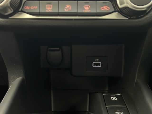 日産 キックス X FOUR 秋田県 2025(令7)年 1万km ピュアブラック 4WD/プロパイロット　/エマージェンシーブレーキ　/純正SDナビ　/　　CD/DVD/BT/フルセグTV/アラウンドビューモニター　/レーダークルーズコントロール　/LEDオートライト　/ハーフレザーシート/前席シートヒーター　/純正17インチアルミホイール　/ステアリングヒーター/オートハイビーム/スマートキー　/ビルトインETC