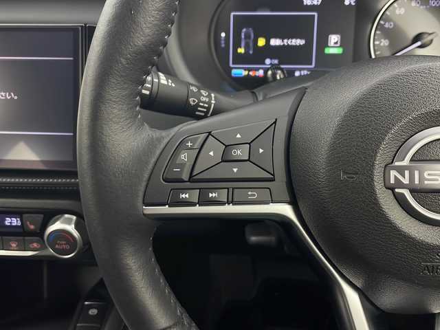 日産 キックス X FOUR 秋田県 2025(令7)年 1万km ピュアブラック 4WD/プロパイロット　/エマージェンシーブレーキ　/純正SDナビ　/　　CD/DVD/BT/フルセグTV/アラウンドビューモニター　/レーダークルーズコントロール　/LEDオートライト　/ハーフレザーシート/前席シートヒーター　/純正17インチアルミホイール　/ステアリングヒーター/オートハイビーム/スマートキー　/ビルトインETC