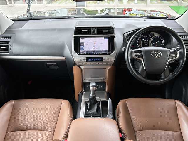 トヨタ ランドクルーザー プラド TX-L 70thアニバーサリーLTD 鳥取県 2022(令4)年 3.2万km ブラック ワンオーナー/特別仕様車/サンルーフ/タンレザーシート/グロスブラック18AW/グロスブラックグリル/プリクラッシュセーフティ/レーンデパーチャーアラート/ロードシグナルアシスト/インテリジェントソナー/レーダークルーズコントロール/ドライブレコーダー/社外８インチナビゲーション/フルセグ・Bluetooth/バックカメラ/リアモニター/オートハイビーム/前席パワーシート/前席エアーシート/オートライトLED/LEDフォグライト/サイドステップ/リアスポイラー/トノカバー/ETCユニット/保証書・取説