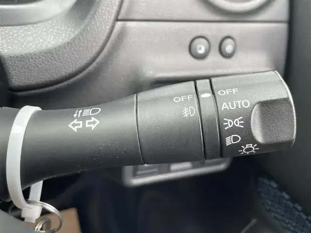 日産 ノート X DIG－S 茨城県 2016(平28)年 4.3万km スーパーブラック 純正ナビ/【TV・ラジオ・iPod・BT・SD・CD・DVD・USB・ウォークマン】/Bカメラ/ETC/前方ドラレコ/アイドリングストップ/オートライト/Ｆフォグ/キセノンライト/ヘッドライトレベライザー/純正フロアマット/純正ホイールカバー/横滑り防止装置/レーンキープアシスト/衝突被害軽減システム