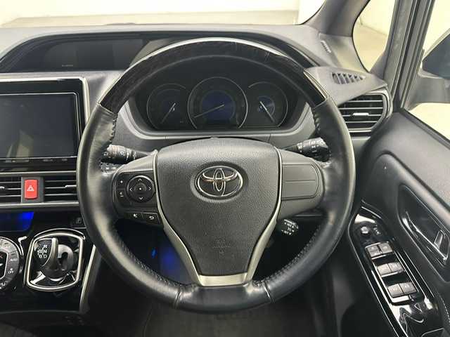 トヨタ エスクァイア ハイブリッド Gi 兵庫県 2018(平30)年 5.6万km スパークリングブラックパールクリスタルシャイン 純正メモリナビ(CD/DVD/Bluetooth/フルセグ/SD)/バックカメラ/両側パワースライドドア/社外エアロ/純正15インチアルミホイール/純正フロアマット/レザーシート/シートヒーター/クルーズコントロール/オートライト/オートマチックハイビーム/LEDヘッドライト/LEDフォグライト/ビルトインETC2.0