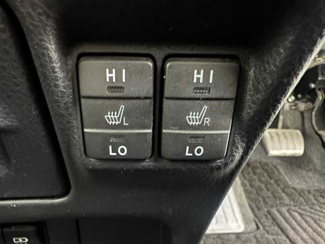 トヨタ エスクァイア ハイブリッド Gi 兵庫県 2018(平30)年 5.6万km スパークリングブラックパールクリスタルシャイン 純正メモリナビ(CD/DVD/Bluetooth/フルセグ/SD)/バックカメラ/両側パワースライドドア/社外エアロ/純正15インチアルミホイール/純正フロアマット/レザーシート/シートヒーター/クルーズコントロール/オートライト/オートマチックハイビーム/LEDヘッドライト/LEDフォグライト/ビルトインETC2.0