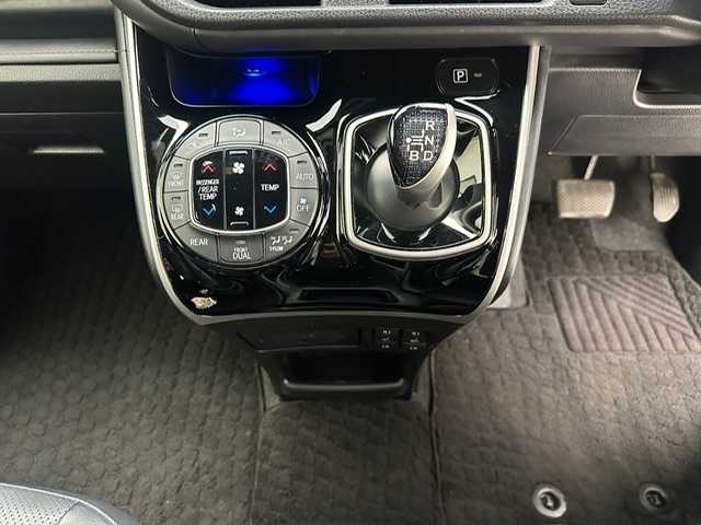 トヨタ エスクァイア ハイブリッド Gi 兵庫県 2018(平30)年 5.6万km スパークリングブラックパールクリスタルシャイン 純正メモリナビ(CD/DVD/Bluetooth/フルセグ/SD)/バックカメラ/両側パワースライドドア/社外エアロ/純正15インチアルミホイール/純正フロアマット/レザーシート/シートヒーター/クルーズコントロール/オートライト/オートマチックハイビーム/LEDヘッドライト/LEDフォグライト/ビルトインETC2.0