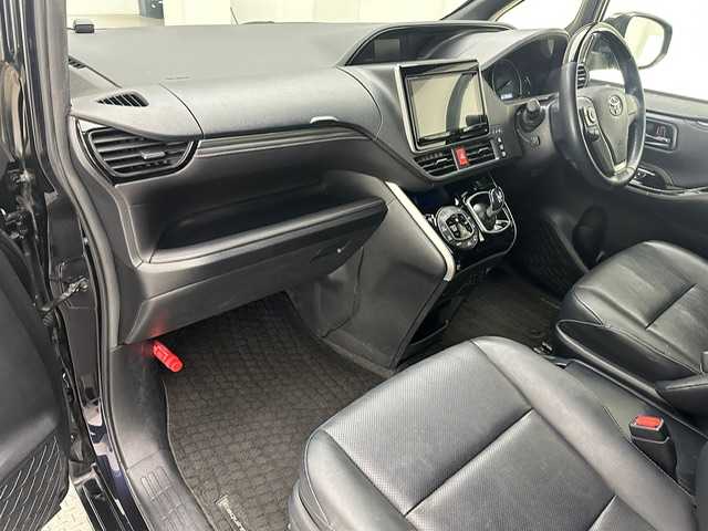 トヨタ エスクァイア ハイブリッド Gi 兵庫県 2018(平30)年 5.6万km スパークリングブラックパールクリスタルシャイン 純正メモリナビ(CD/DVD/Bluetooth/フルセグ/SD)/バックカメラ/両側パワースライドドア/社外エアロ/純正15インチアルミホイール/純正フロアマット/レザーシート/シートヒーター/クルーズコントロール/オートライト/オートマチックハイビーム/LEDヘッドライト/LEDフォグライト/ビルトインETC2.0