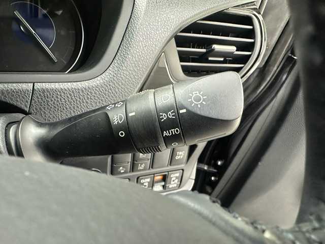 トヨタ エスクァイア ハイブリッド Gi 兵庫県 2018(平30)年 5.6万km スパークリングブラックパールクリスタルシャイン 純正メモリナビ(CD/DVD/Bluetooth/フルセグ/SD)/バックカメラ/両側パワースライドドア/社外エアロ/純正15インチアルミホイール/純正フロアマット/レザーシート/シートヒーター/クルーズコントロール/オートライト/オートマチックハイビーム/LEDヘッドライト/LEDフォグライト/ビルトインETC2.0