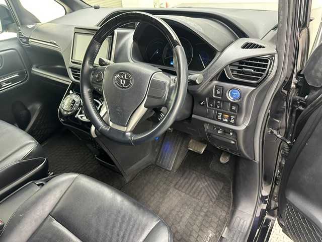 トヨタ エスクァイア ハイブリッド Gi 兵庫県 2018(平30)年 5.6万km スパークリングブラックパールクリスタルシャイン 純正メモリナビ(CD/DVD/Bluetooth/フルセグ/SD)/バックカメラ/両側パワースライドドア/社外エアロ/純正15インチアルミホイール/純正フロアマット/レザーシート/シートヒーター/クルーズコントロール/オートライト/オートマチックハイビーム/LEDヘッドライト/LEDフォグライト/ビルトインETC2.0