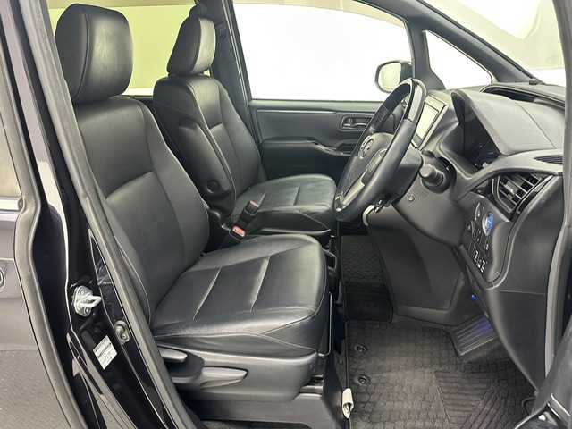 トヨタ エスクァイア ハイブリッド Gi 兵庫県 2018(平30)年 5.6万km スパークリングブラックパールクリスタルシャイン 純正メモリナビ(CD/DVD/Bluetooth/フルセグ/SD)/バックカメラ/両側パワースライドドア/社外エアロ/純正15インチアルミホイール/純正フロアマット/レザーシート/シートヒーター/クルーズコントロール/オートライト/オートマチックハイビーム/LEDヘッドライト/LEDフォグライト/ビルトインETC2.0