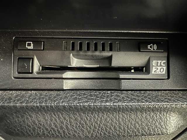 トヨタ エスクァイア ハイブリッド Gi 兵庫県 2018(平30)年 5.6万km スパークリングブラックパールクリスタルシャイン 純正メモリナビ(CD/DVD/Bluetooth/フルセグ/SD)/バックカメラ/両側パワースライドドア/社外エアロ/純正15インチアルミホイール/純正フロアマット/レザーシート/シートヒーター/クルーズコントロール/オートライト/オートマチックハイビーム/LEDヘッドライト/LEDフォグライト/ビルトインETC2.0