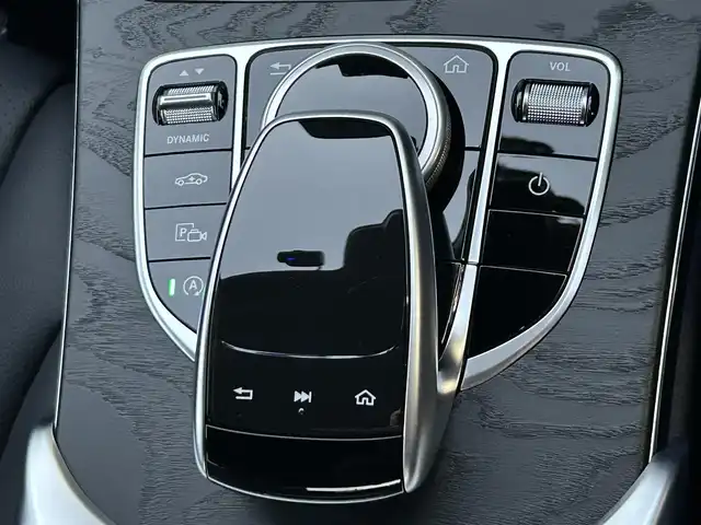 メルセデス・ベンツ Ｃ２２０ｄ アバンギャルド　AMGライン 大分県 2019(平31)年 0.4万km オブシディアンブラック 〇ワンオーナー/〇革シート/〇純正メーカーナビ/　ラジオ・BT・USB・フルセグ/〇バックカメラ/〇ETC/〇パドルシフト/〇ステアリングスイッチ/〇革巻きステアリング/〇ACC/〇LKA/〇BSM/〇前後ドライブレコーダー/〇前席パワーシート/〇前席3wayメモリーシート/〇前席シートヒーター/〇社外レーダー/〇アイドリングストップ/〇純正LEDヘッドライト/〇バックフォグ/〇アテンションアシスト/〇コーナーポール/〇保証書/〇取扱説明書