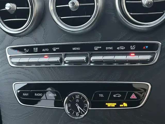 メルセデス・ベンツ Ｃ２２０ｄ アバンギャルド　AMGライン 大分県 2019(平31)年 0.4万km オブシディアンブラック 〇ワンオーナー/〇革シート/〇純正メーカーナビ/　ラジオ・BT・USB・フルセグ/〇バックカメラ/〇ETC/〇パドルシフト/〇ステアリングスイッチ/〇革巻きステアリング/〇ACC/〇LKA/〇BSM/〇前後ドライブレコーダー/〇前席パワーシート/〇前席3wayメモリーシート/〇前席シートヒーター/〇社外レーダー/〇アイドリングストップ/〇純正LEDヘッドライト/〇バックフォグ/〇アテンションアシスト/〇コーナーポール/〇保証書/〇取扱説明書