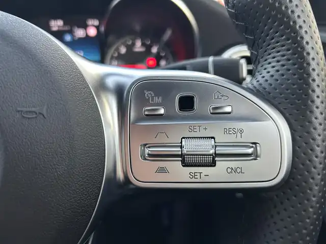 メルセデス・ベンツ Ｃ２２０ｄ アバンギャルド　AMGライン 大分県 2019(平31)年 0.4万km オブシディアンブラック 〇ワンオーナー/〇革シート/〇純正メーカーナビ/　ラジオ・BT・USB・フルセグ/〇バックカメラ/〇ETC/〇パドルシフト/〇ステアリングスイッチ/〇革巻きステアリング/〇ACC/〇LKA/〇BSM/〇前後ドライブレコーダー/〇前席パワーシート/〇前席3wayメモリーシート/〇前席シートヒーター/〇社外レーダー/〇アイドリングストップ/〇純正LEDヘッドライト/〇バックフォグ/〇アテンションアシスト/〇コーナーポール/〇保証書/〇取扱説明書