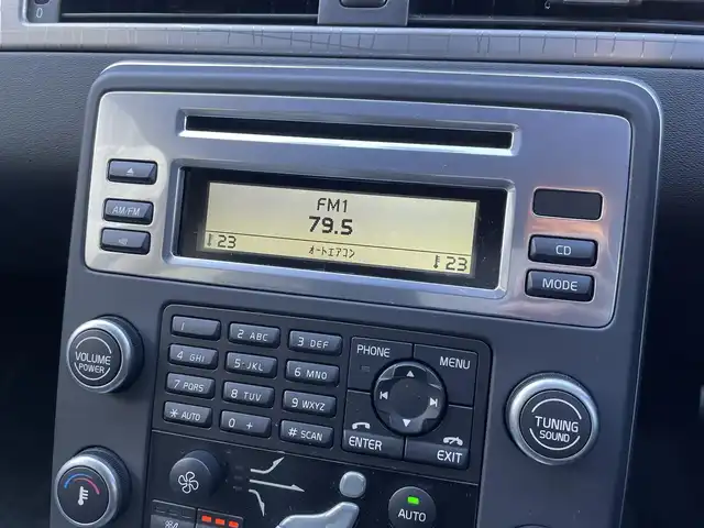 ボルボ ＸＣ７０ T－6 SE AWD 埼玉県 2010(平22)年 8万km 黒 /社外HDDナビ//バックカメラ//黒レザーシート//前2席パワーシート//前2席シートヒーター//前2席エアシート//クルーズコントロール//ETC//キーレス//キセノン//パワーバックドア//前後ドライブレコーダー//W.サイド.カーテンエアバッグ//ABS//革巻きステアリング//クリアランスソナー//前後フォグランプ//ルーフレール//ルーフキャリア//プライバシーガラス//社外17インチAW