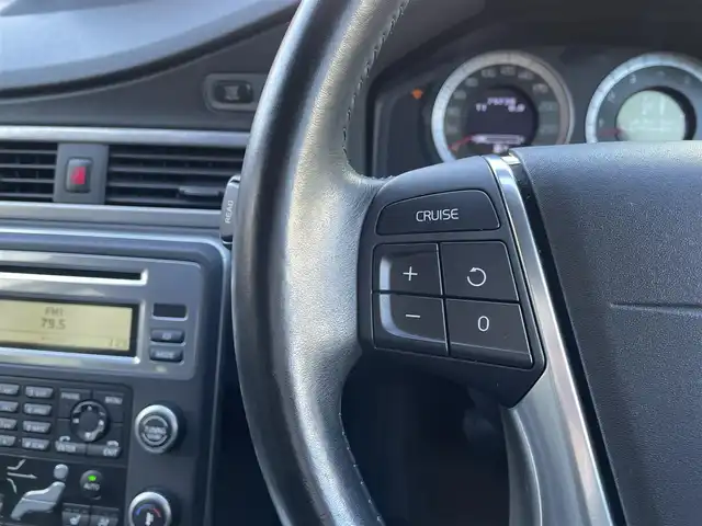 ボルボ ＸＣ７０ T－6 SE AWD 埼玉県 2010(平22)年 8万km 黒 /社外HDDナビ//バックカメラ//黒レザーシート//前2席パワーシート//前2席シートヒーター//前2席エアシート//クルーズコントロール//ETC//キーレス//キセノン//パワーバックドア//前後ドライブレコーダー//W.サイド.カーテンエアバッグ//ABS//革巻きステアリング//クリアランスソナー//前後フォグランプ//ルーフレール//ルーフキャリア//プライバシーガラス//社外17インチAW