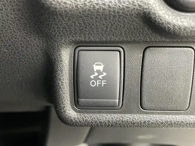 日産 ノート X DIG－S Vセレ +セーフ 岡山県 2015(平27)年 6.8万km ダークメタルグレー 純正7インチナビ/「BT/CD/DVD/フルセグTV/USB」/型番:MC315D-W/アラウンドビューモニター/LEDヘッドライト/オートライト/ＥＴＣ/衝突軽減ブレーキシステム/横滑り防止装置　/社外１４インチアルミ　/コーナーセンサー（前後）/スマートキー×1/プッシュスタート