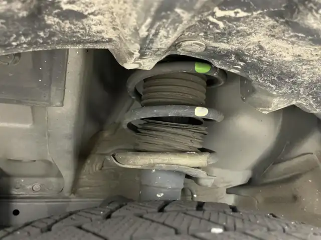 日産 ノート X DIG－S Vセレ +セーフ 岡山県 2015(平27)年 6.8万km ダークメタルグレー 純正7インチナビ/「BT/CD/DVD/フルセグTV/USB」/型番:MC315D-W/アラウンドビューモニター/LEDヘッドライト/オートライト/ＥＴＣ/衝突軽減ブレーキシステム/横滑り防止装置　/社外１４インチアルミ　/コーナーセンサー（前後）/スマートキー×1/プッシュスタート